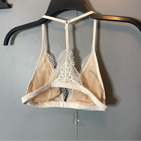 Victoria’s Secret White and Cream Lace front closure Bralette size xs - Picture 4 of 8